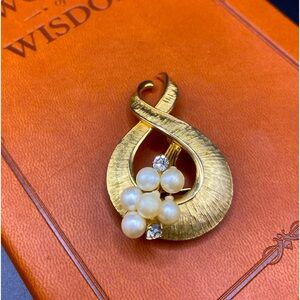 Vintage Expan Signed GoldTone Brooch/Pin Faux Pearls & Rhinestones